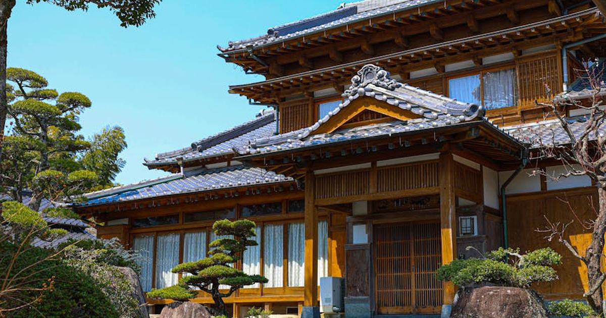 Charming traditional Japanese house with wooden architecture and manicured gardens in Fukuoka, Japan