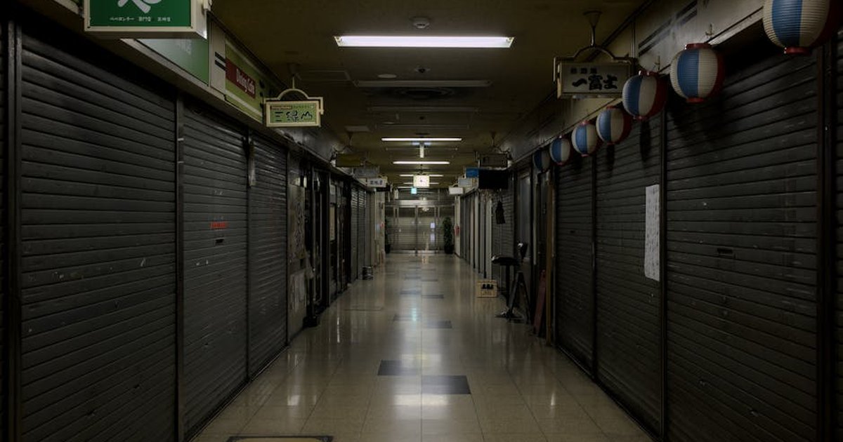A quiet and empty underground arcade in Takatsuki, Osaka, showcasing closed shops and traditional decor.
