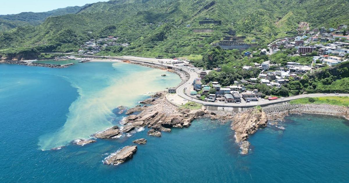 Aerial view of Taiwan's lush coastline with vibrant blue oceans and picturesque landscape.