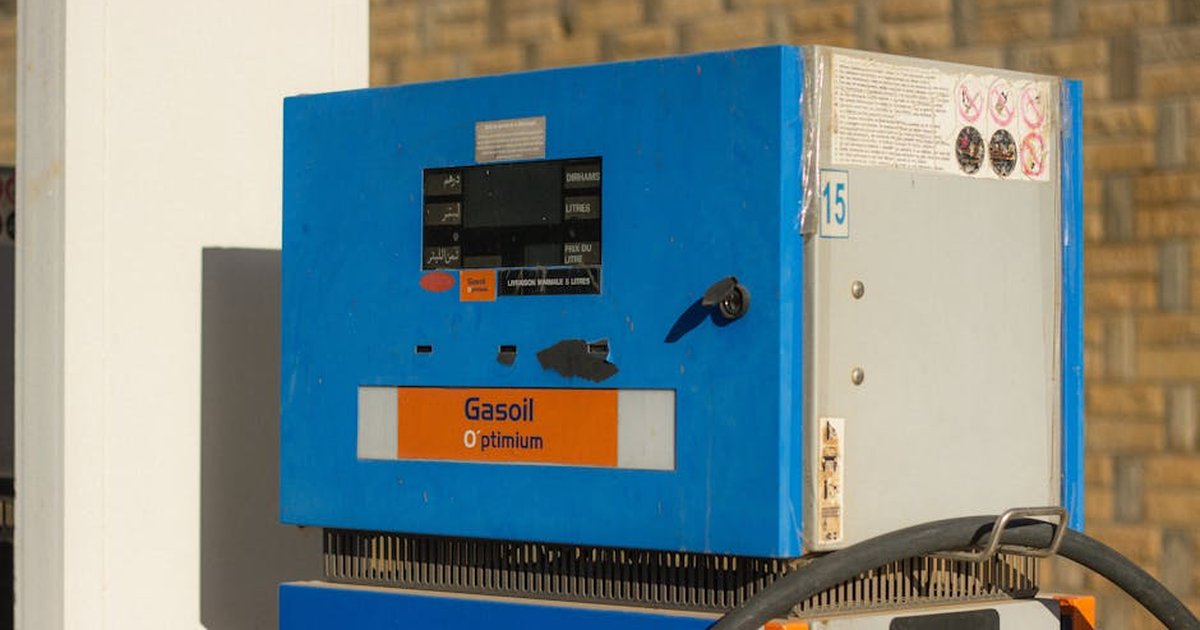 Close-up of a vintage gasoline pump with 'Gasoil Optimum' label in blue and orange.