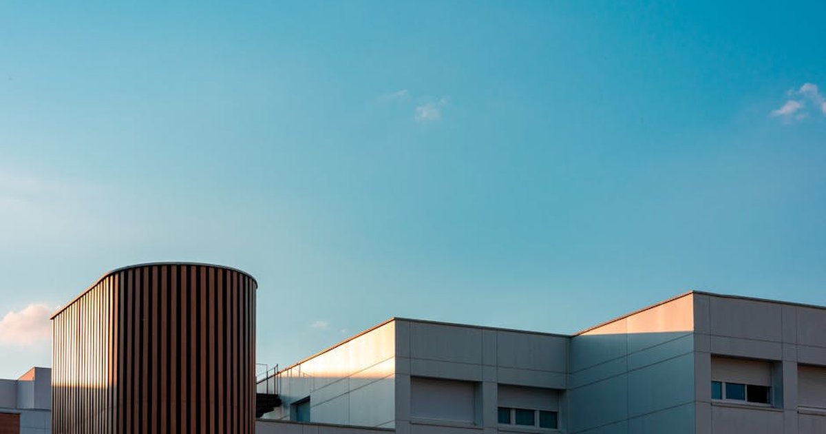 Contemporary building with a unique design against a bright blue sky in 贡比涅, France.