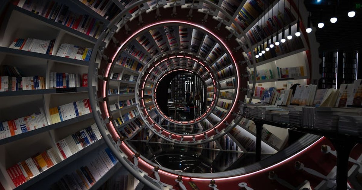 Explore a mesmerizing spiral bookshelf design in a modern Shenzhen bookstore, capturing innovative architecture.