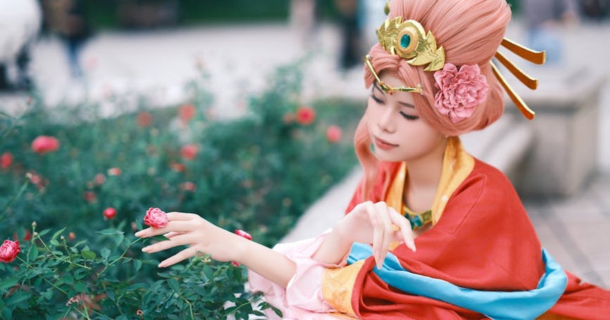 Woman in ornate costume with roses, blending elegance and tradition.