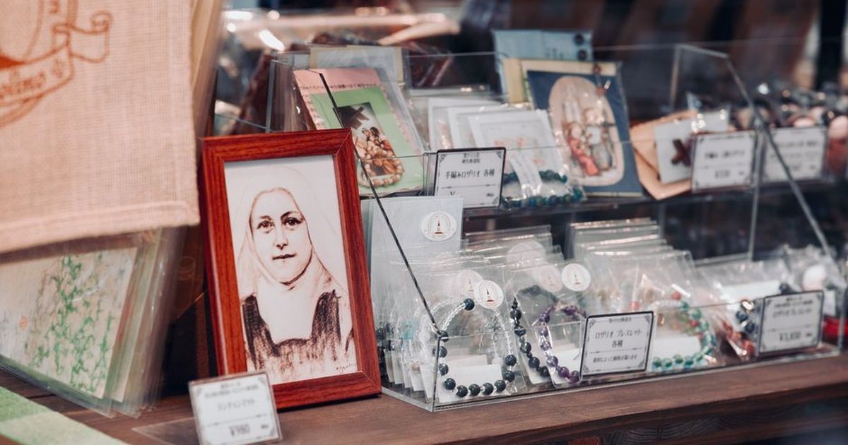 A detailed display of vintage items in a shop in Shinjuku City, Tokyo showcasing artistic cards and souvenirs.