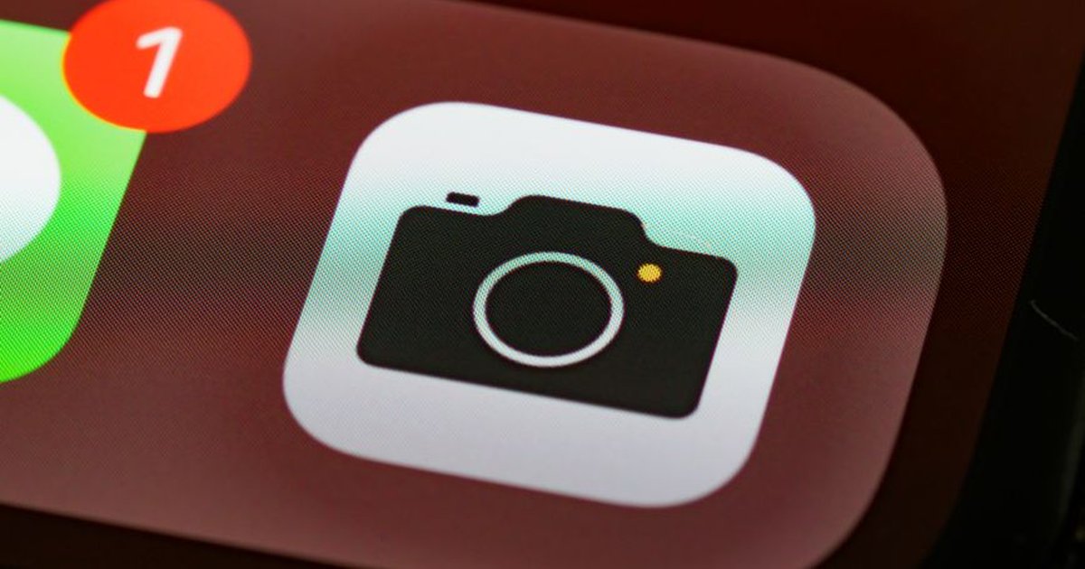 Detailed view of a smartphone camera app icon with notification badge.